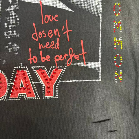 VARE All Day Graphic Contrast T-Shirt – Vintage Streetwear Oversized Tee