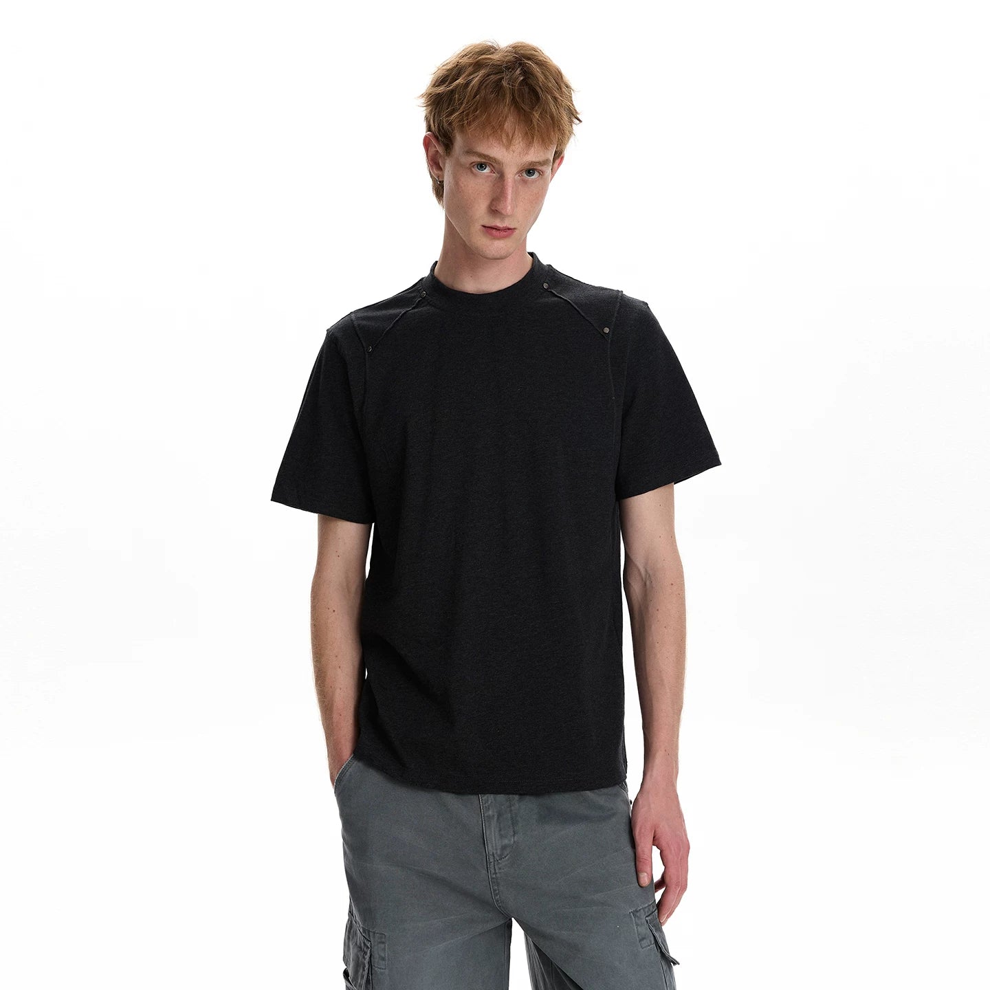 A PUEE deconstructive cut rivet short sleeved T-shirt cleanfit men's and women's shoulder high-end short versatile top