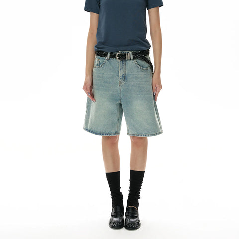 A PUEE summer vintage distressed washed light blue denim shorts for women with a lazy feeling, loose and versatile commuting cropped pants
