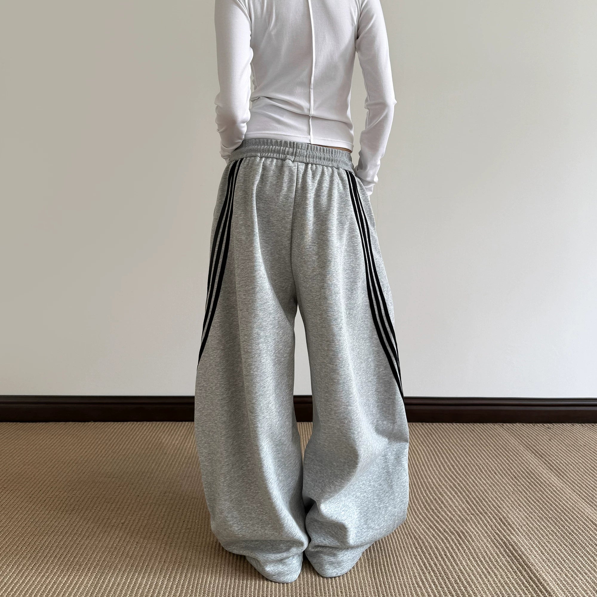 A PUEE American retro three bar splicing curved knife guard pants for men and women baggy wide leg loose sports casual pants
