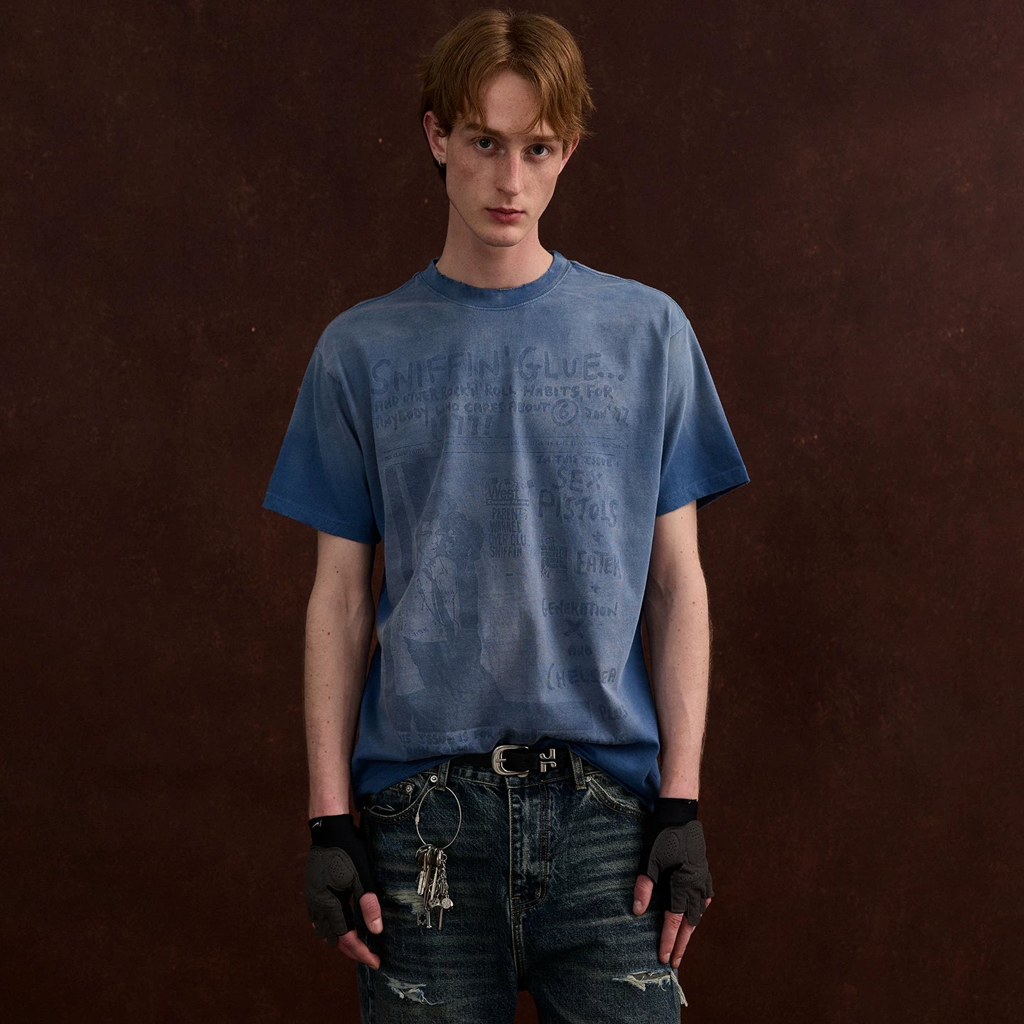 A PUEE American vintage graffiti printed T-shirt for men and women casual commuting street feel, cool and stylish top for summer