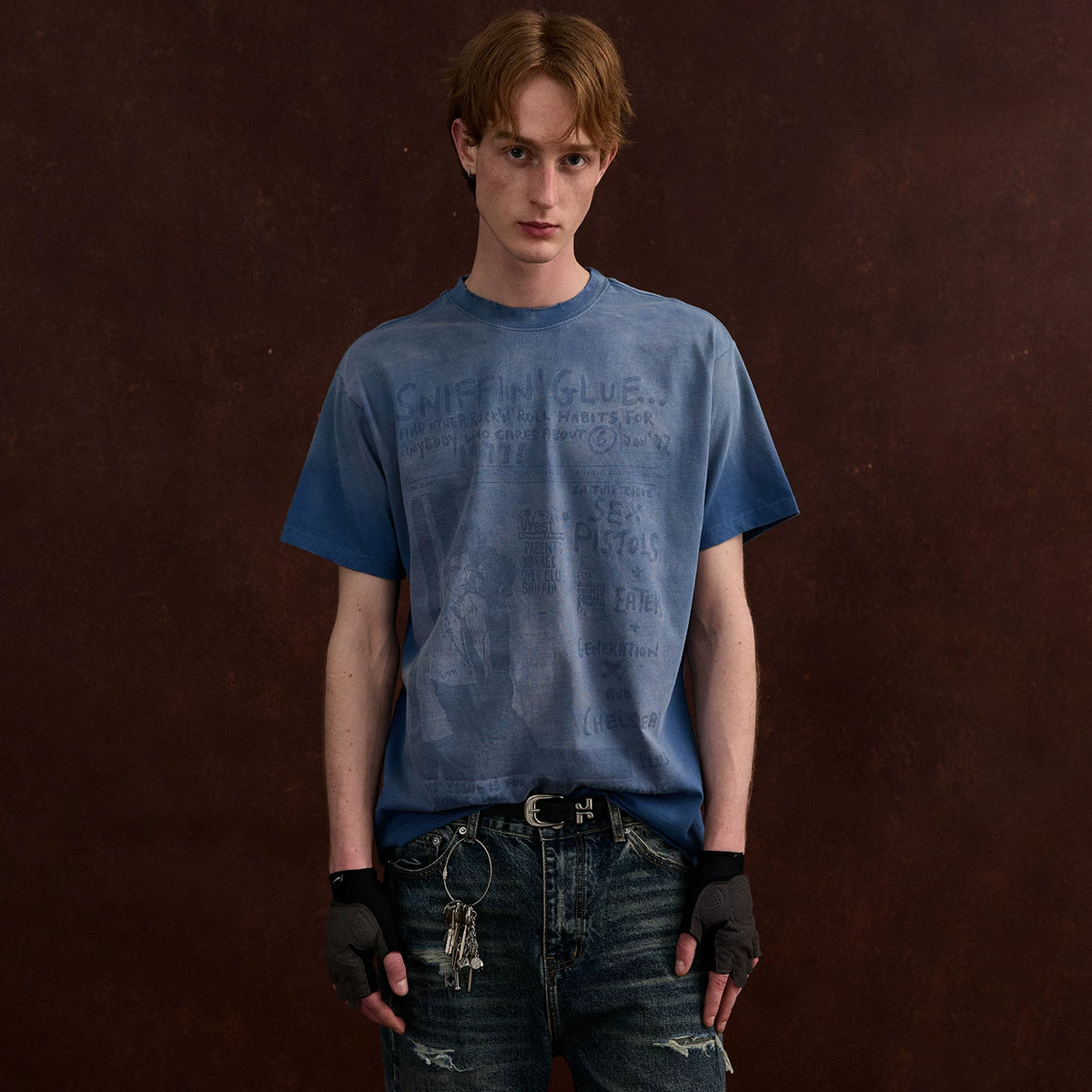 A PUEE American vintage graffiti printed T-shirt for men and women casual commuting street feel, cool and stylish top for summer