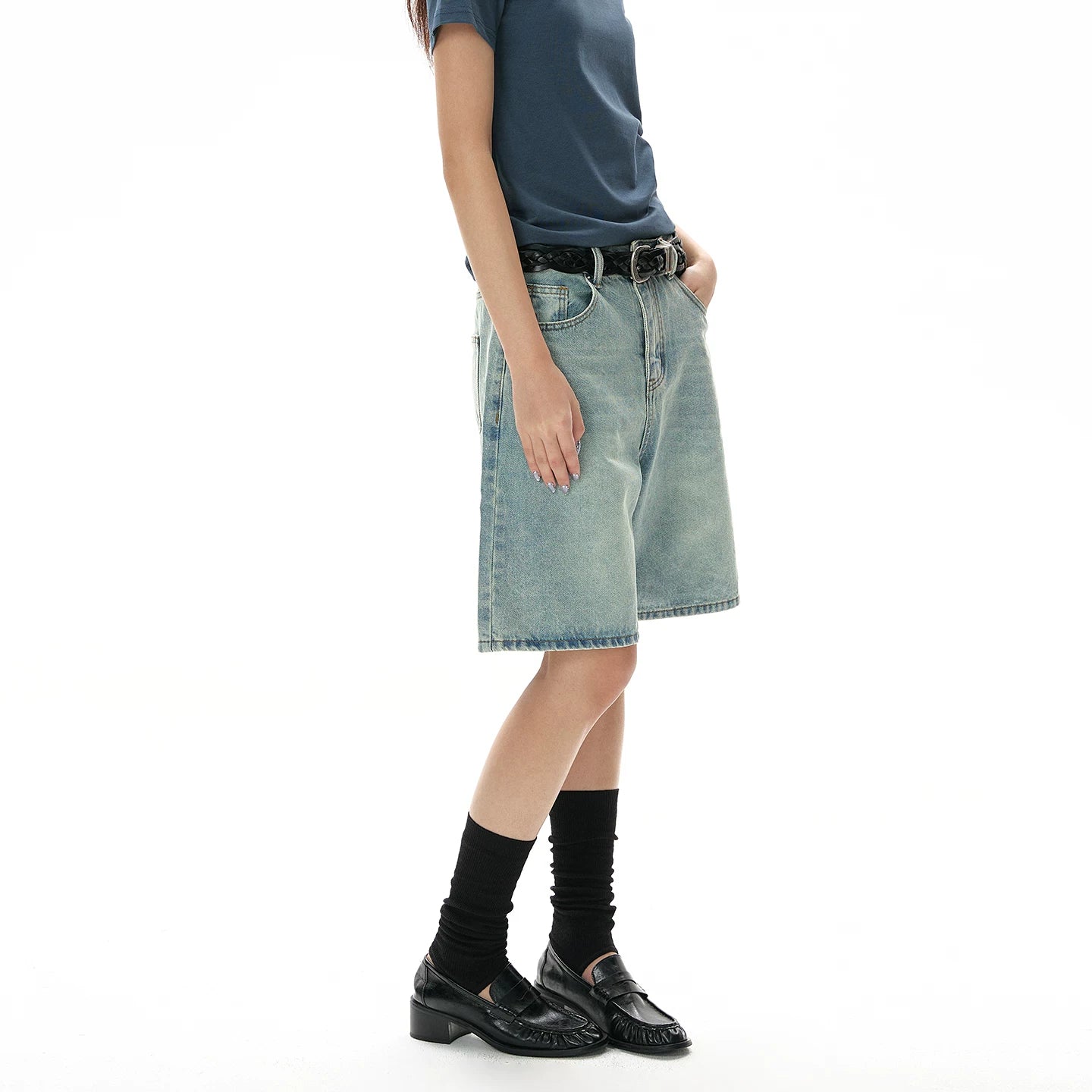 A PUEE summer vintage distressed washed light blue denim shorts for women with a lazy feeling, loose and versatile commuting cropped pants