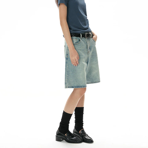 A PUEE summer vintage distressed washed light blue denim shorts for women with a lazy feeling, loose and versatile commuting cropped pants