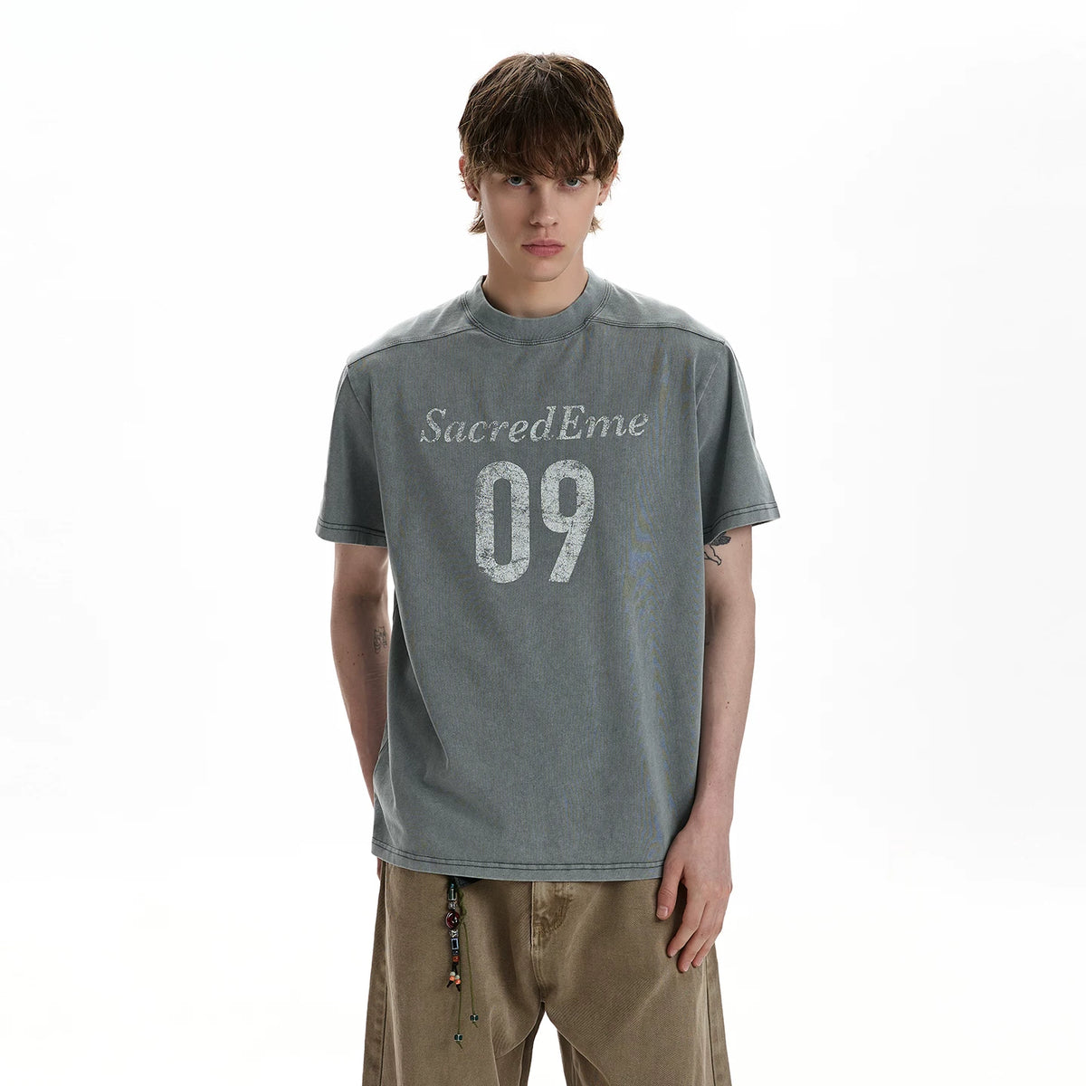 A PUEE American retro letter printed vintage short sleeved T-shirt, trendy vintage shoulder short style, rugged and handsome top, summer