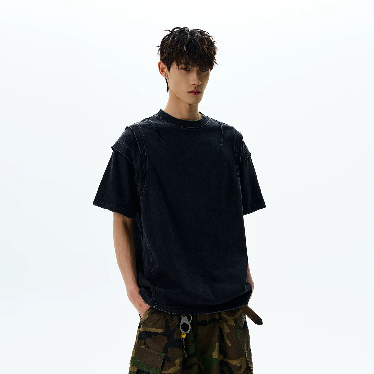 A PUEE American retro clean fit silhouette deconstruction cut to make old short sleeved T-shirt trendy and cool loose top