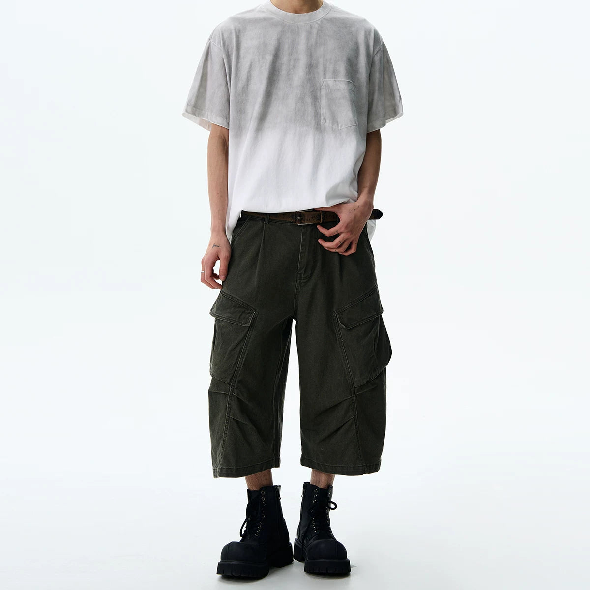 A PUEE American retro cleanfit multi pocket workwear shorts for men and women on the street, loose and versatile cropped pants for summer