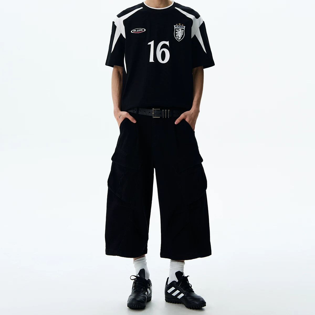 A PUEE American retro cleanfit multi pocket workwear shorts for men and women on the street, loose and versatile cropped pants for summer
