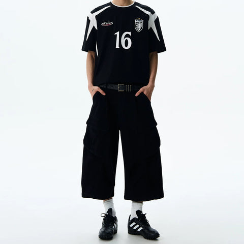 A PUEE American retro cleanfit multi pocket workwear shorts for men and women on the street, loose and versatile cropped pants for summer