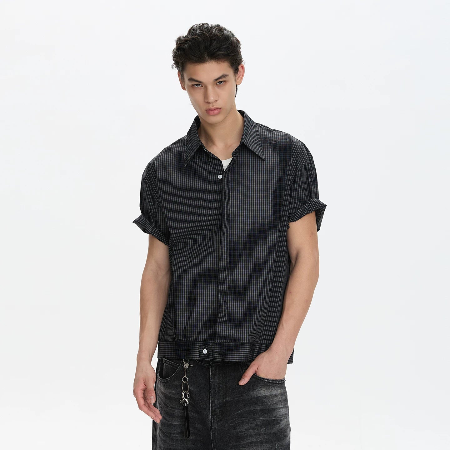 A PUEE retro high intelligence plaid short sleeved shirt with boxy style for men and women, short and stylish, versatile T-shirt top