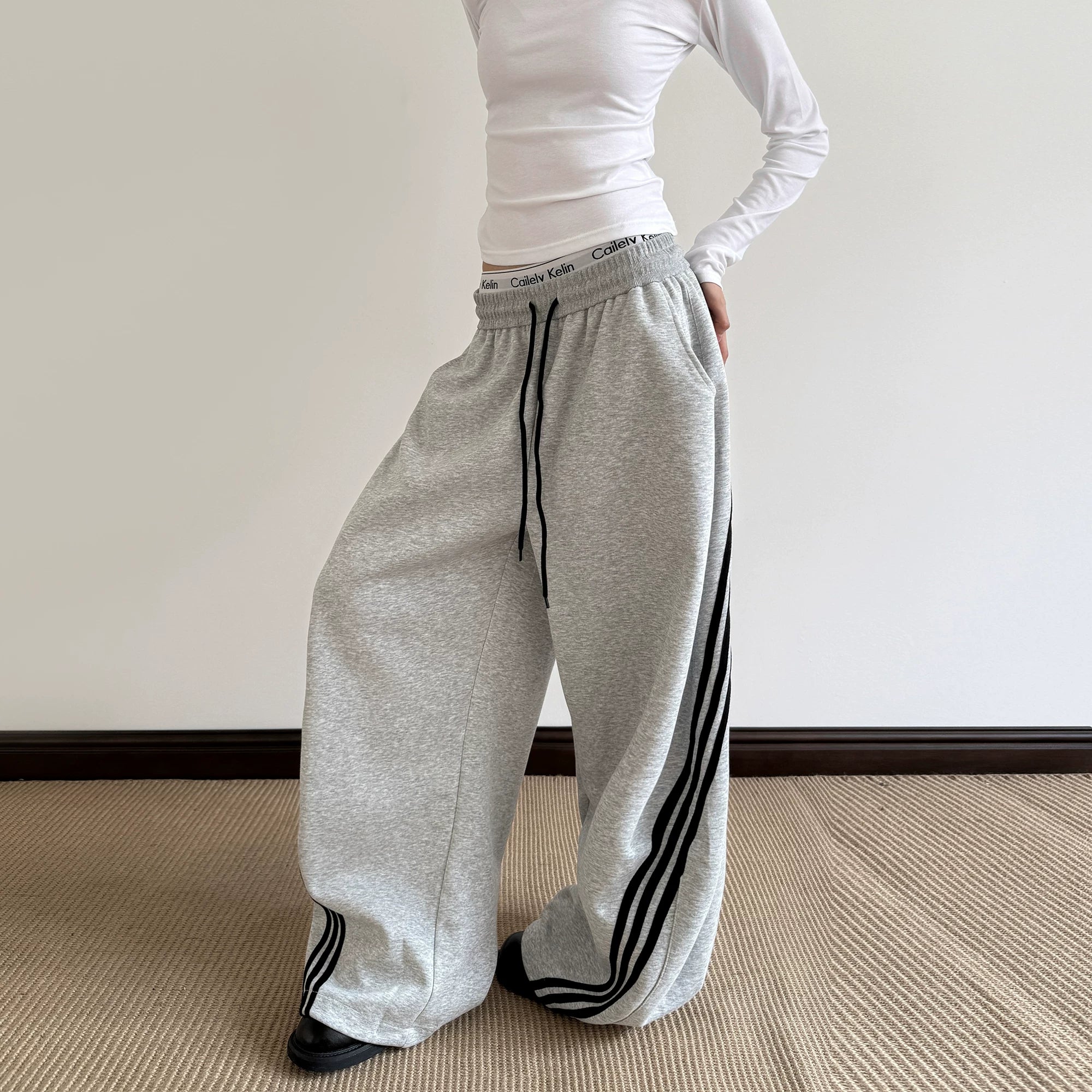A PUEE American retro three bar splicing curved knife guard pants for men and women baggy wide leg loose sports casual pants