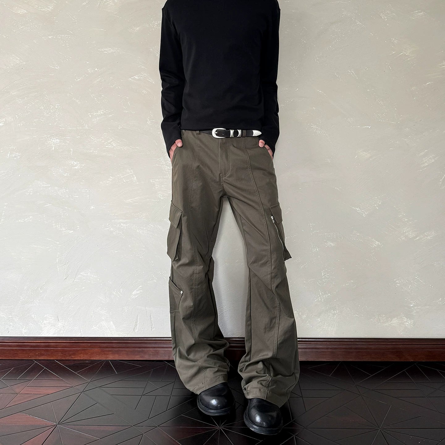 A PUEE American retro functional style multi pocket work pants for men and women, Vibe style straight tube slightly flared slim pants