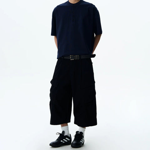 A PUEE American retro cleanfit multi pocket workwear shorts for men and women on the street, loose and versatile cropped pants for summer