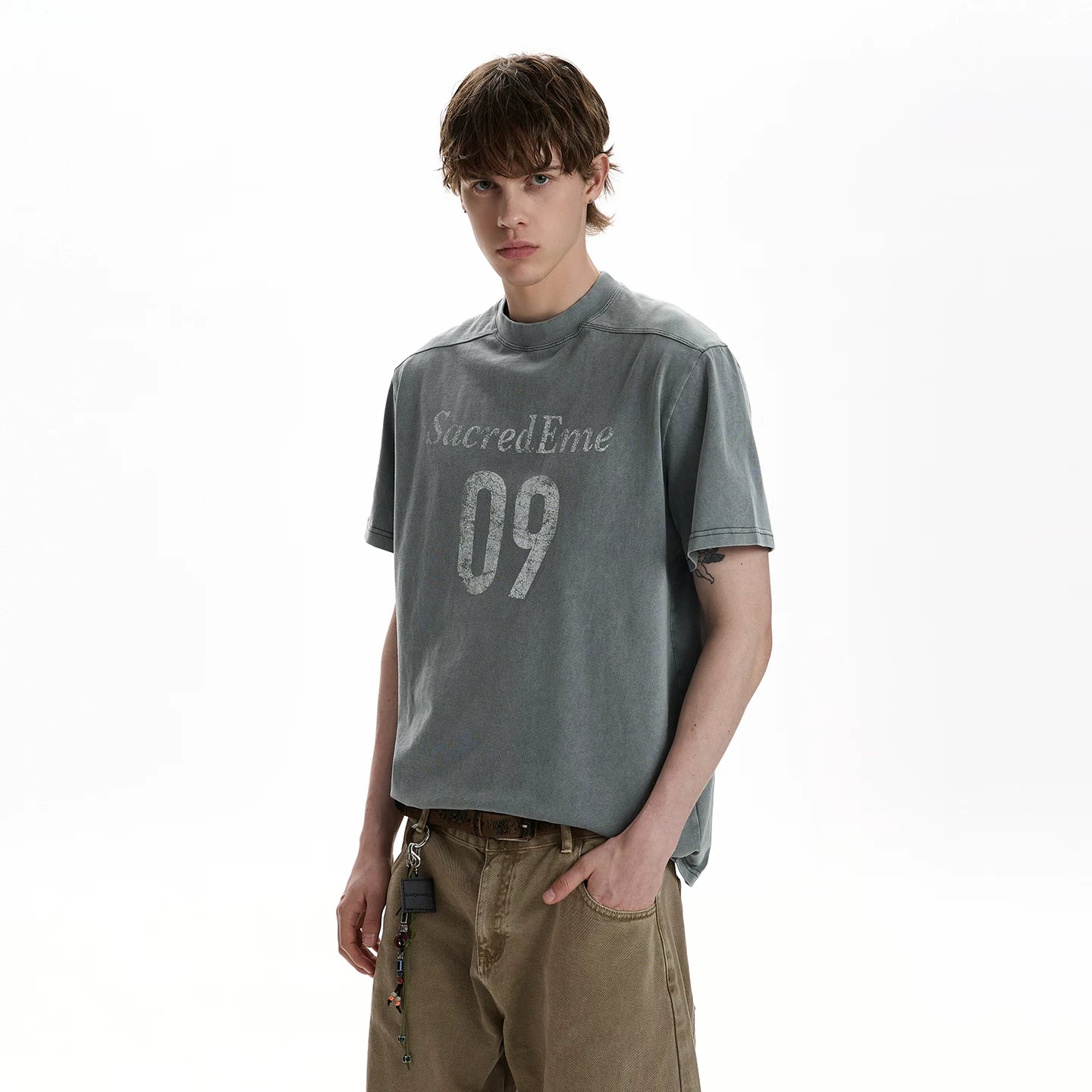 A PUEE American retro letter printed vintage short sleeved T-shirt, trendy vintage shoulder short style, rugged and handsome top, summer