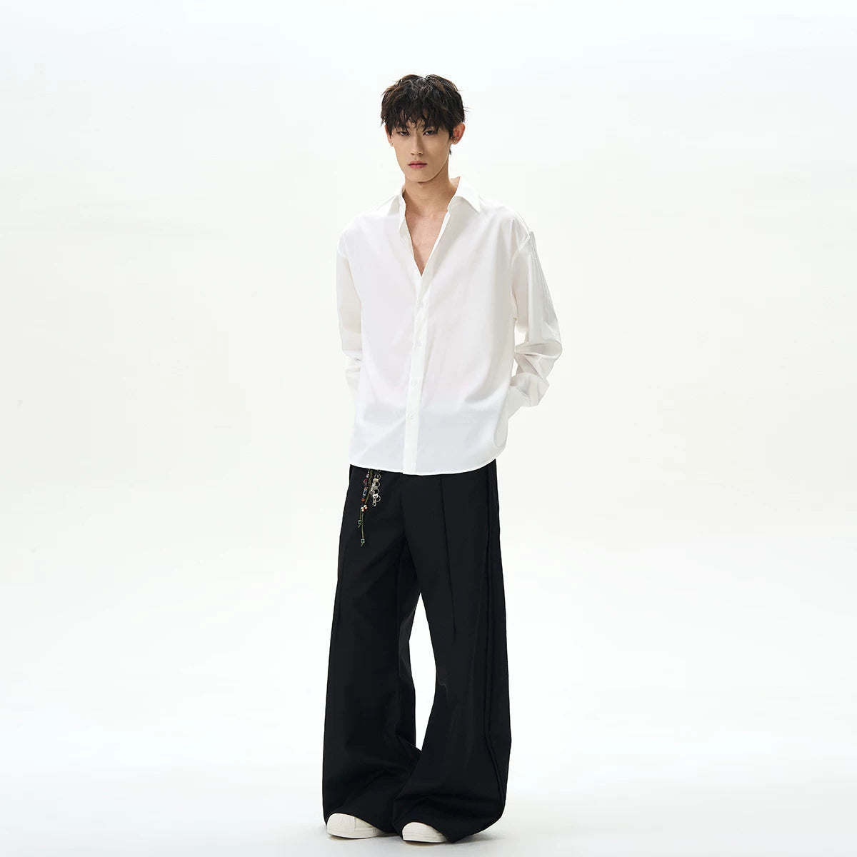 A PUEE American high street clean fit basic white long sleeved shirt for men and women with a sense of luxury and versatile drape shirt