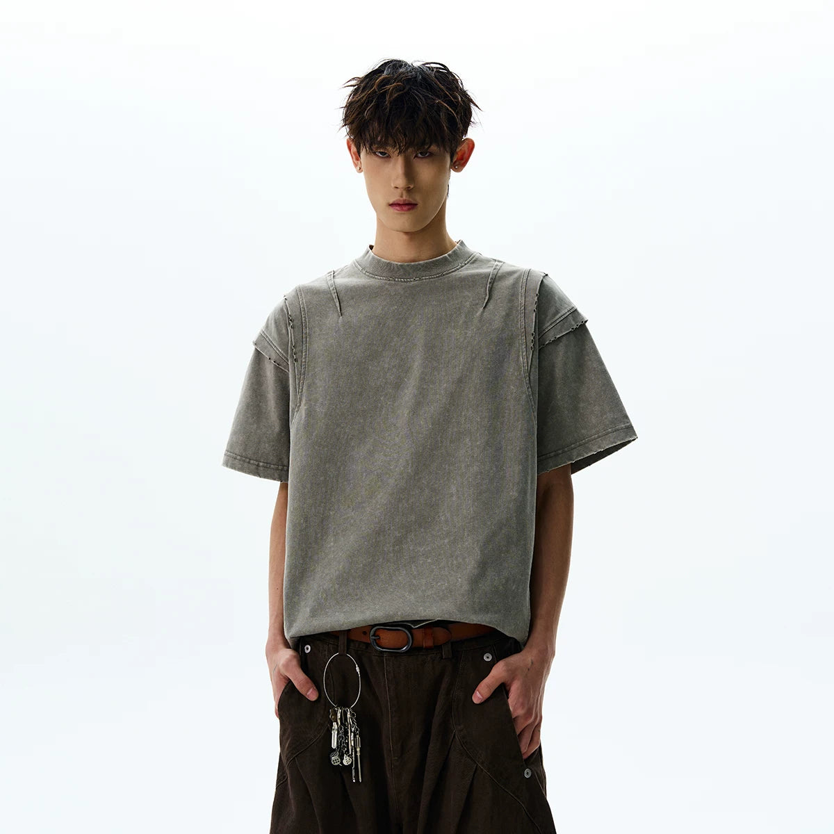 A PUEE American retro clean fit silhouette deconstruction cut to make old short sleeved T-shirt trendy and cool loose top