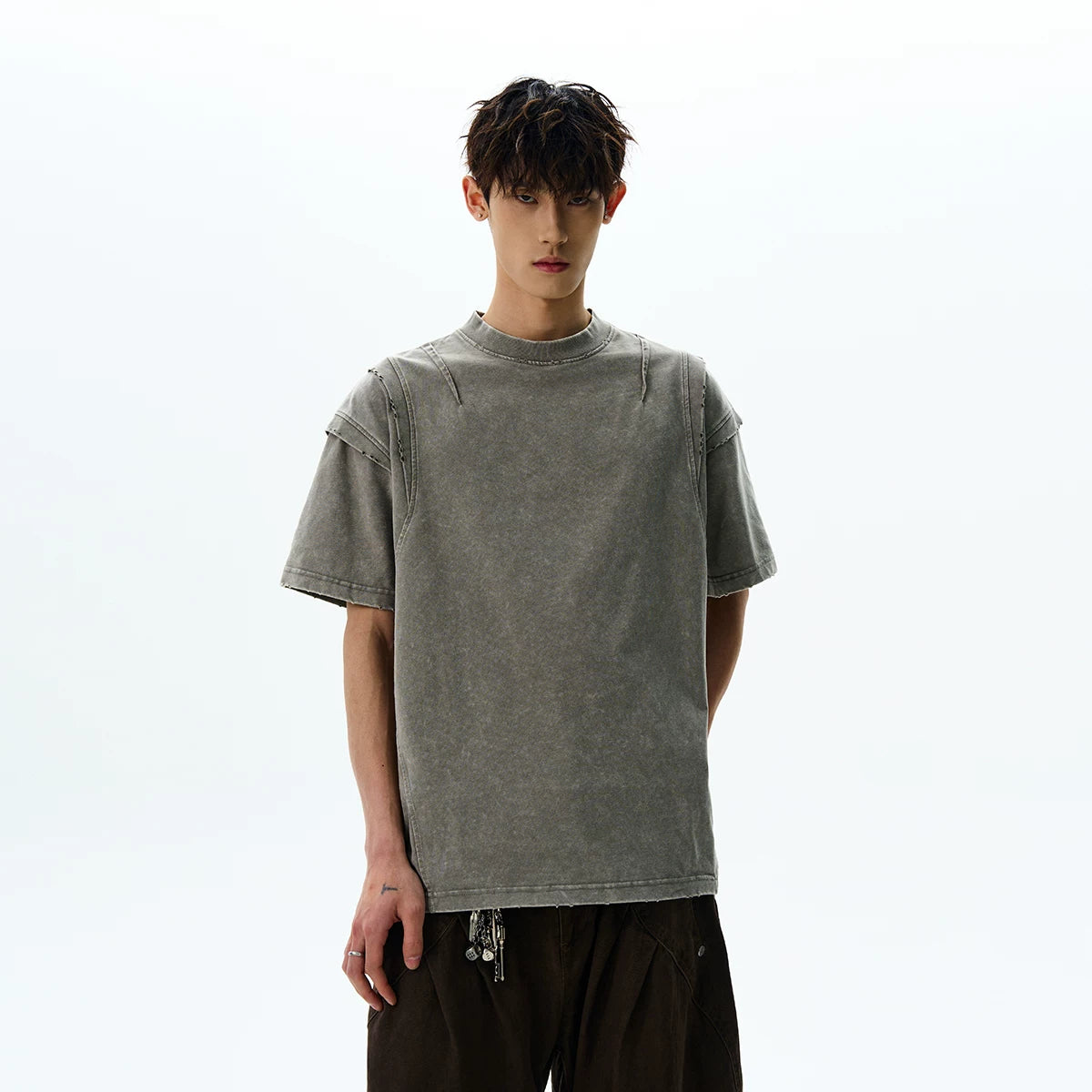 A PUEE American retro clean fit silhouette deconstruction cut to make old short sleeved T-shirt trendy and cool loose top