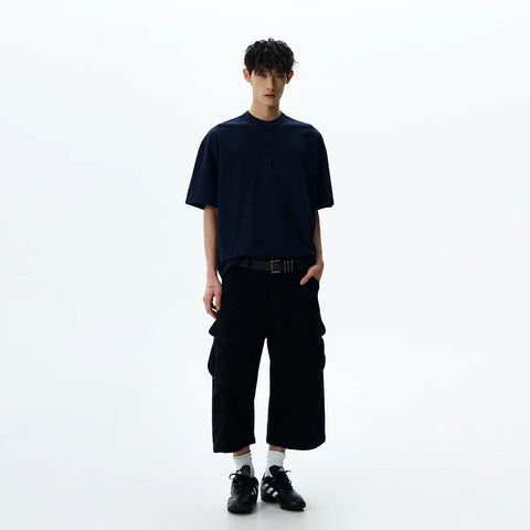 A PUEE American retro cleanfit multi pocket workwear shorts for men and women on the street, loose and versatile cropped pants for summer