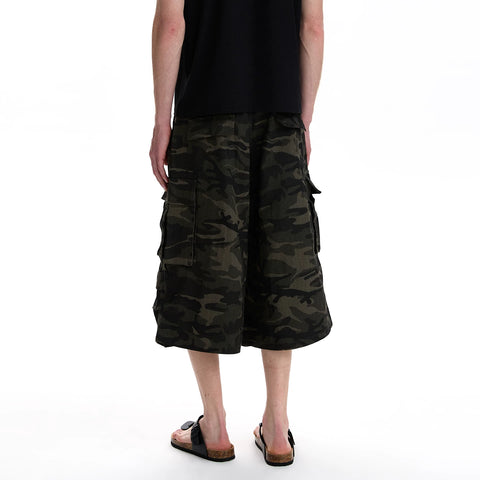 A PUEE retro American multi pocket camouflage workwear cropped pants with wide legs for men and women, loose and cool casual shorts for summer
